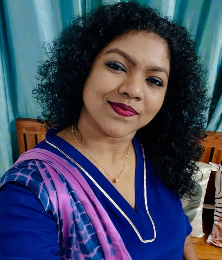 রুহির আব্বা আমাকে লাগালো।
